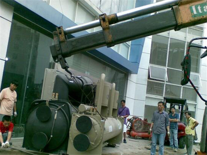 茂南区随车吊和汽车吊的核心区别是什么？哪种更省钱？